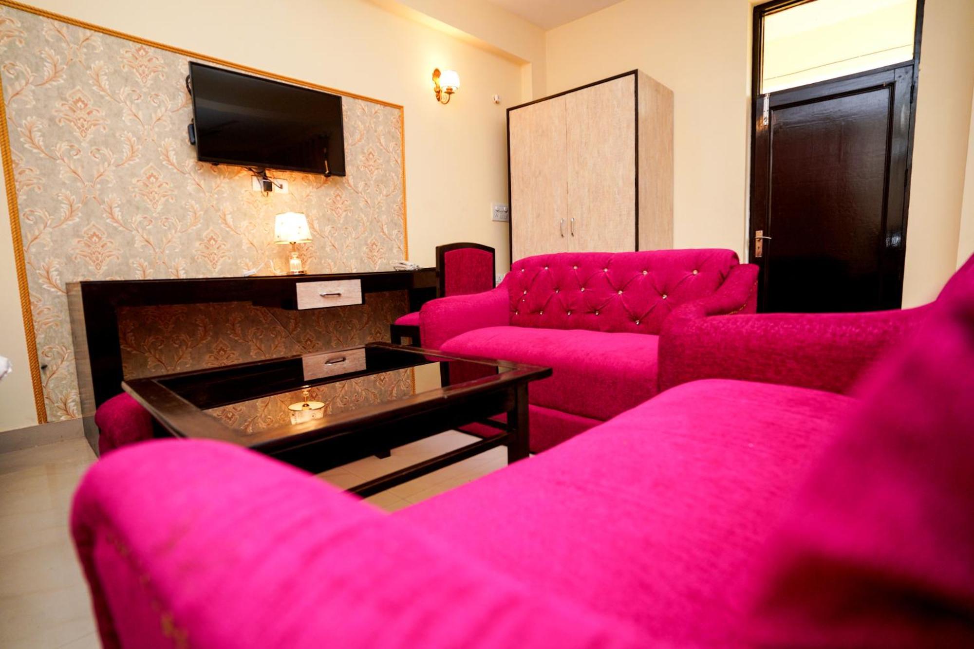 Hotel Neeraj Bhawan- Triveni Ghat Rishīkesh 外观 照片